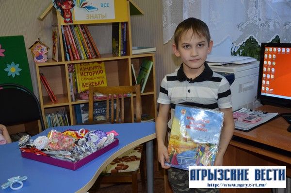 Балалар китапханәсендә әниләр һәм балалар 8 Март бәйрәменә җыелдылар