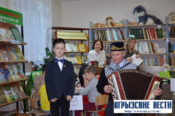 Балалар китапханәсендә әниләр һәм балалар 8 Март бәйрәменә җыелдылар