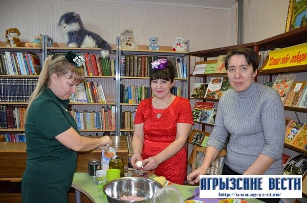 Балалар китапханәсендә әниләр һәм балалар 8 Март бәйрәменә җыелдылар