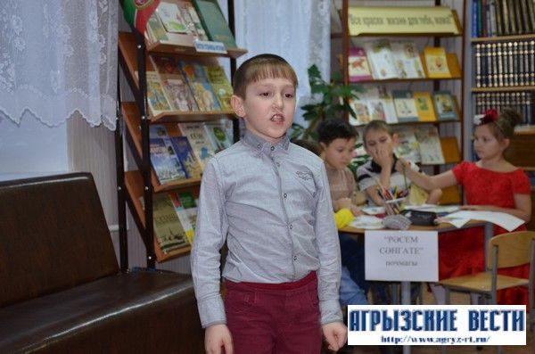 Балалар китапханәсендә әниләр һәм балалар 8 Март бәйрәменә җыелдылар