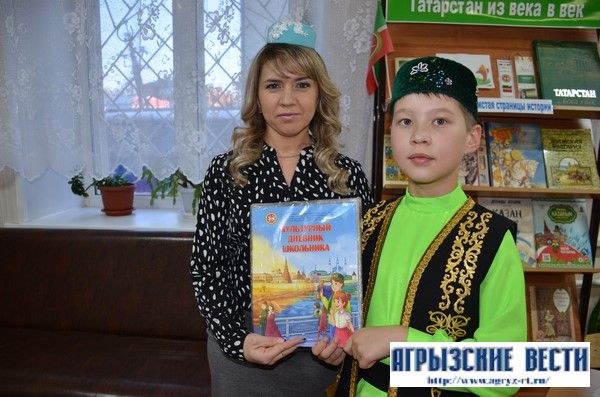 Балалар китапханәсендә әниләр һәм балалар 8 Март бәйрәменә җыелдылар