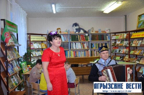 Балалар китапханәсендә әниләр һәм балалар 8 Март бәйрәменә җыелдылар