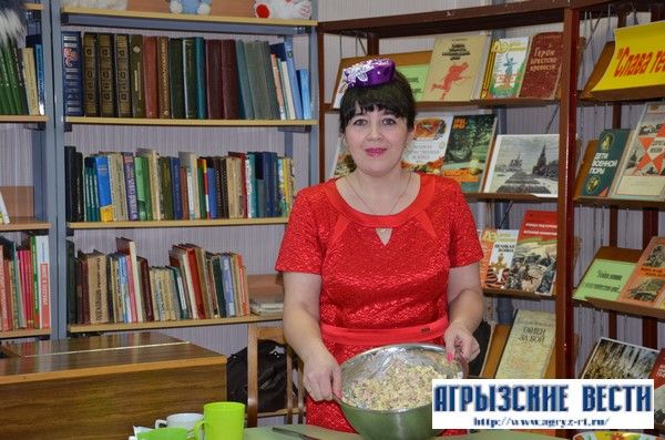 Балалар китапханәсендә әниләр һәм балалар 8 Март бәйрәменә җыелдылар