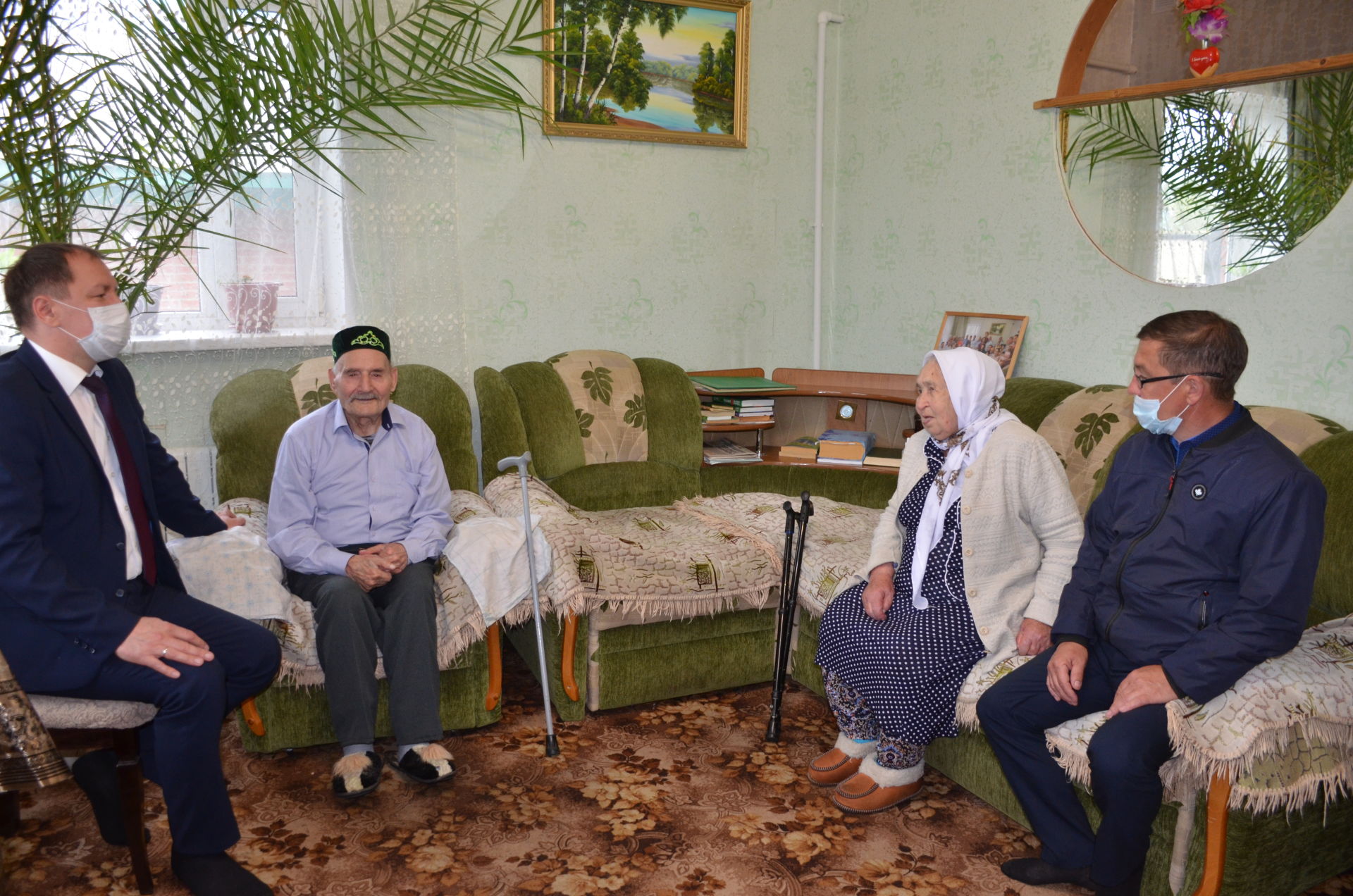 Азат Валиев навестил ветеранов в Агрызском районе