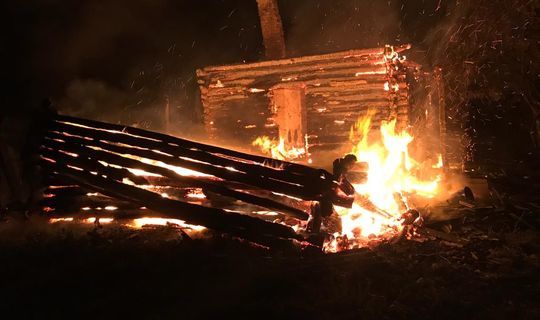 Ночью в результате пожара дотла сгорел дом - погиб хозяин