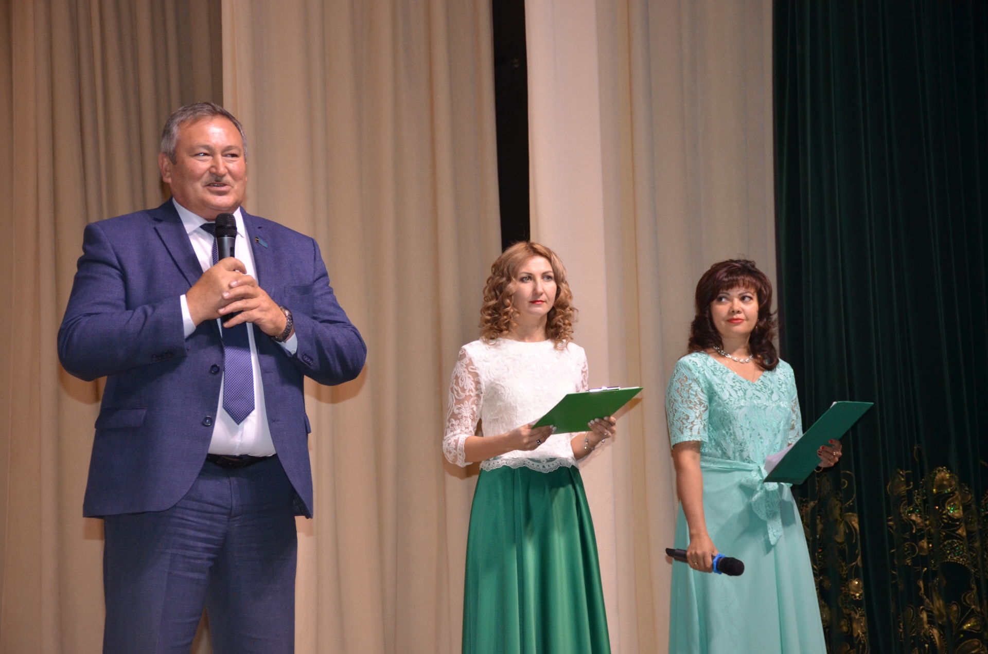 В Агрызе состоялось чествование педагогов района