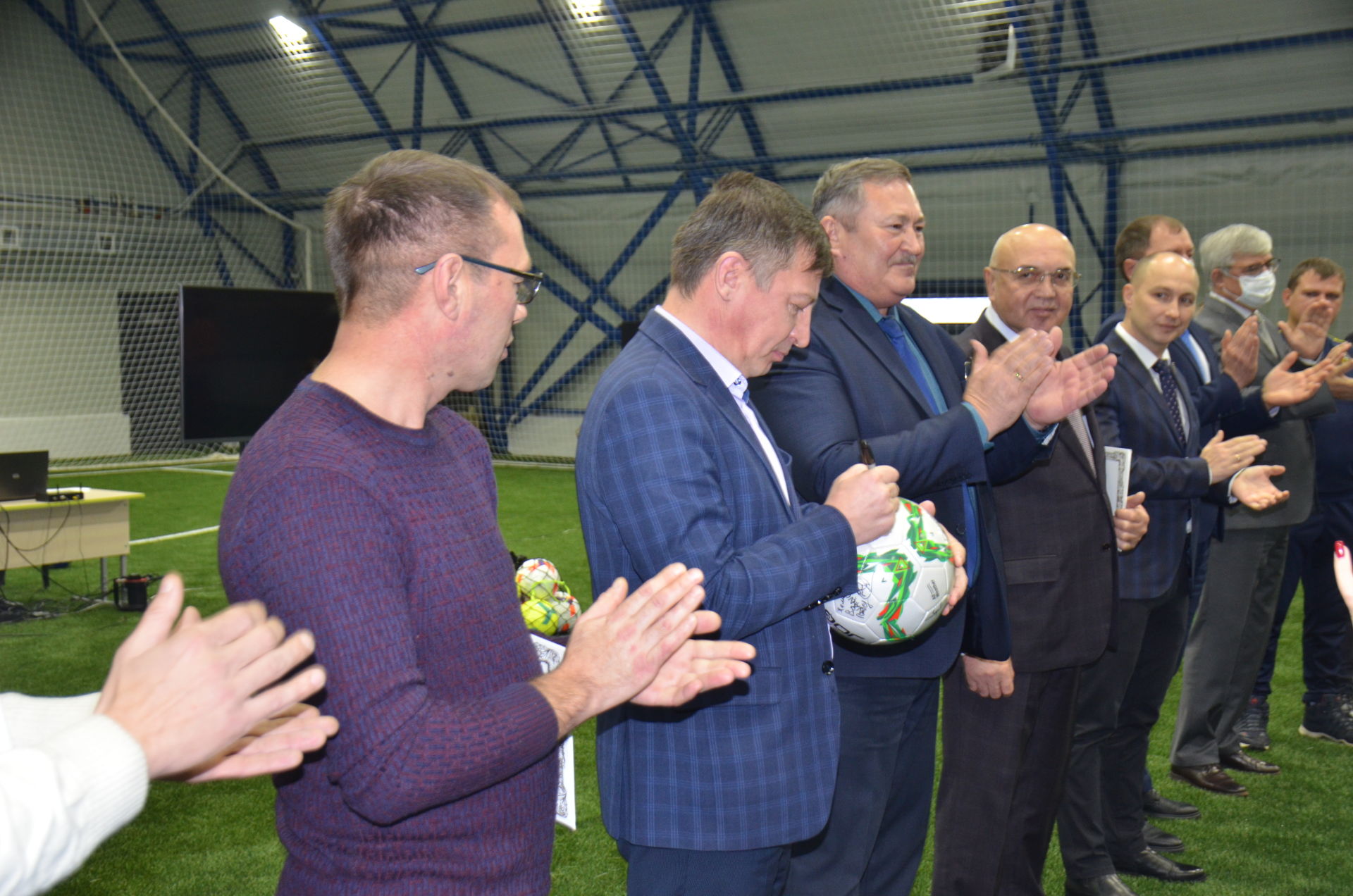 Рөстәм Миңнеханов Әгерҗедә яңа футбол манежын ачты