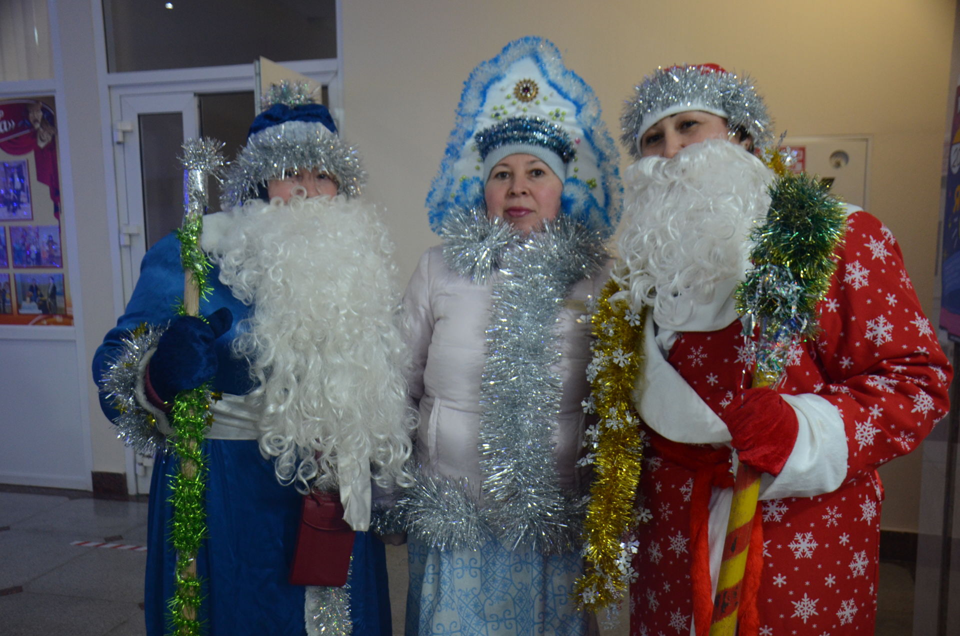 Парад Дедов Морозов собрал агрызцев возле центральной елки