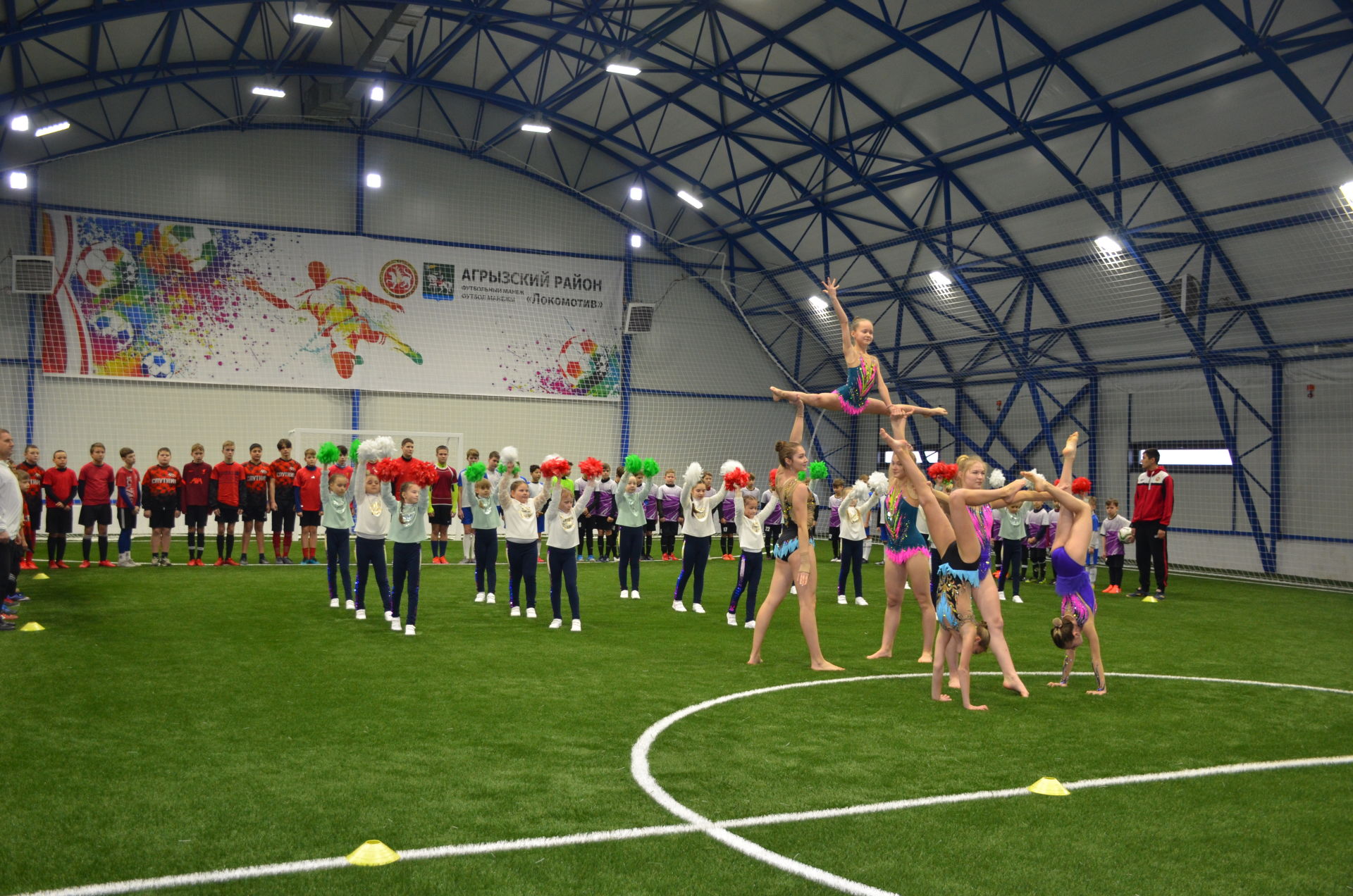 Рустам Минниханов торжественно открыл новый футбольный манеж в Агрызе