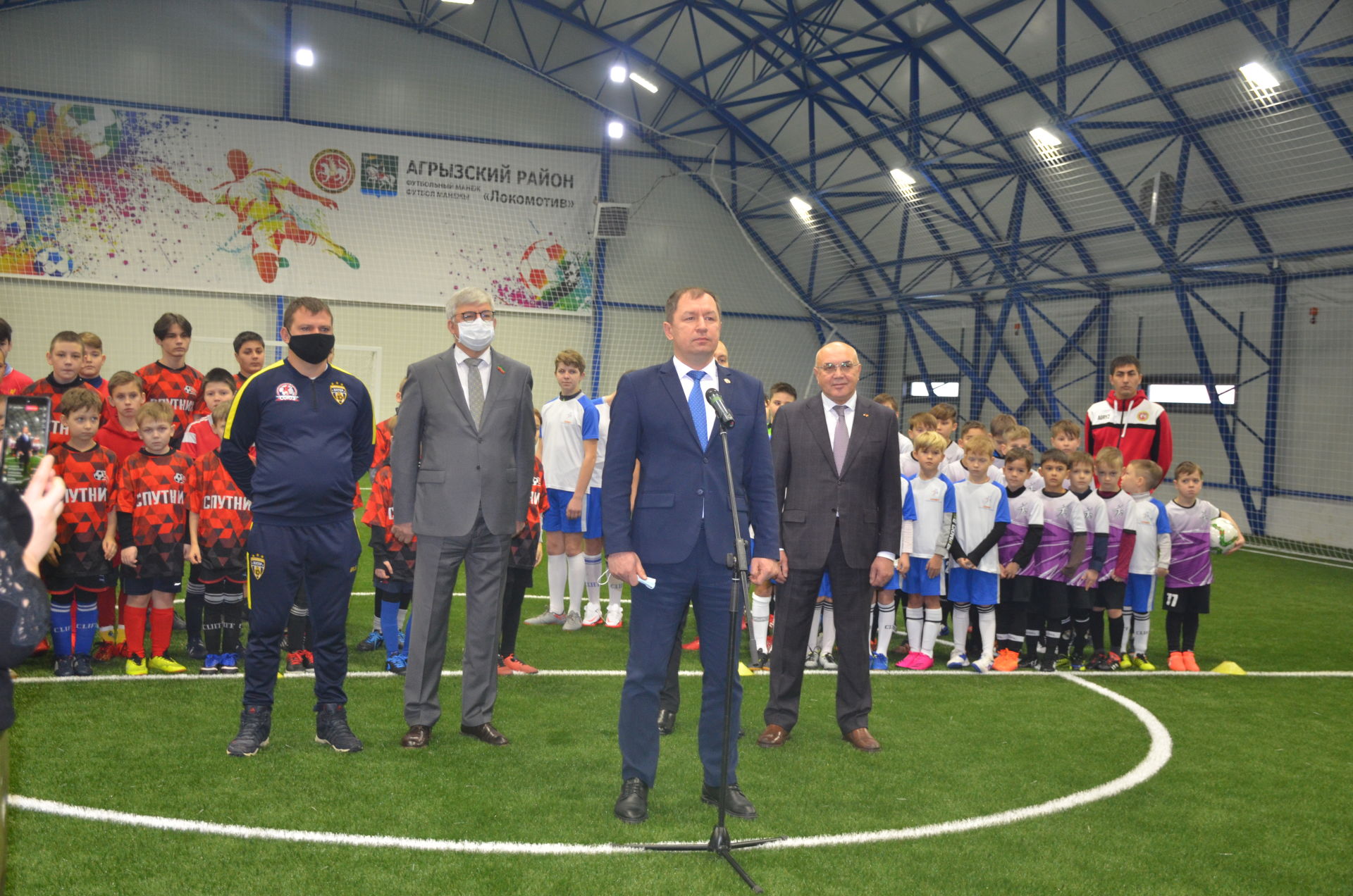 Рустам Минниханов торжественно открыл новый футбольный манеж в Агрызе