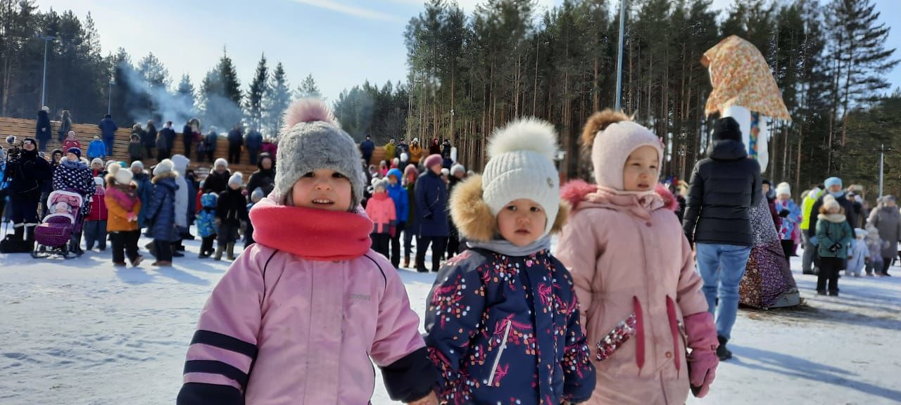 На масленичные гуляния в Агрызе собрались и  стар и млад