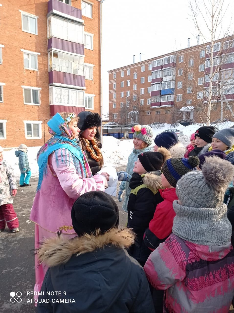 В ТОС "Уютный дворик" порадовали жителей Масленичными гуляниями