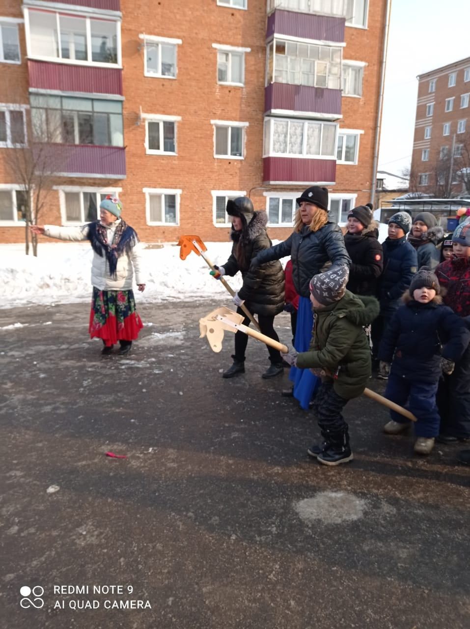 В ТОС "Уютный дворик" порадовали жителей Масленичными гуляниями