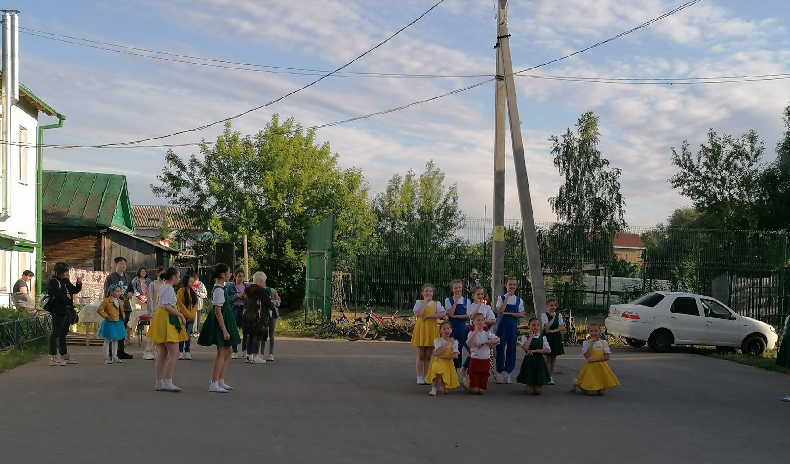 В ТОС Кировское организовали чаепитие со сладостями