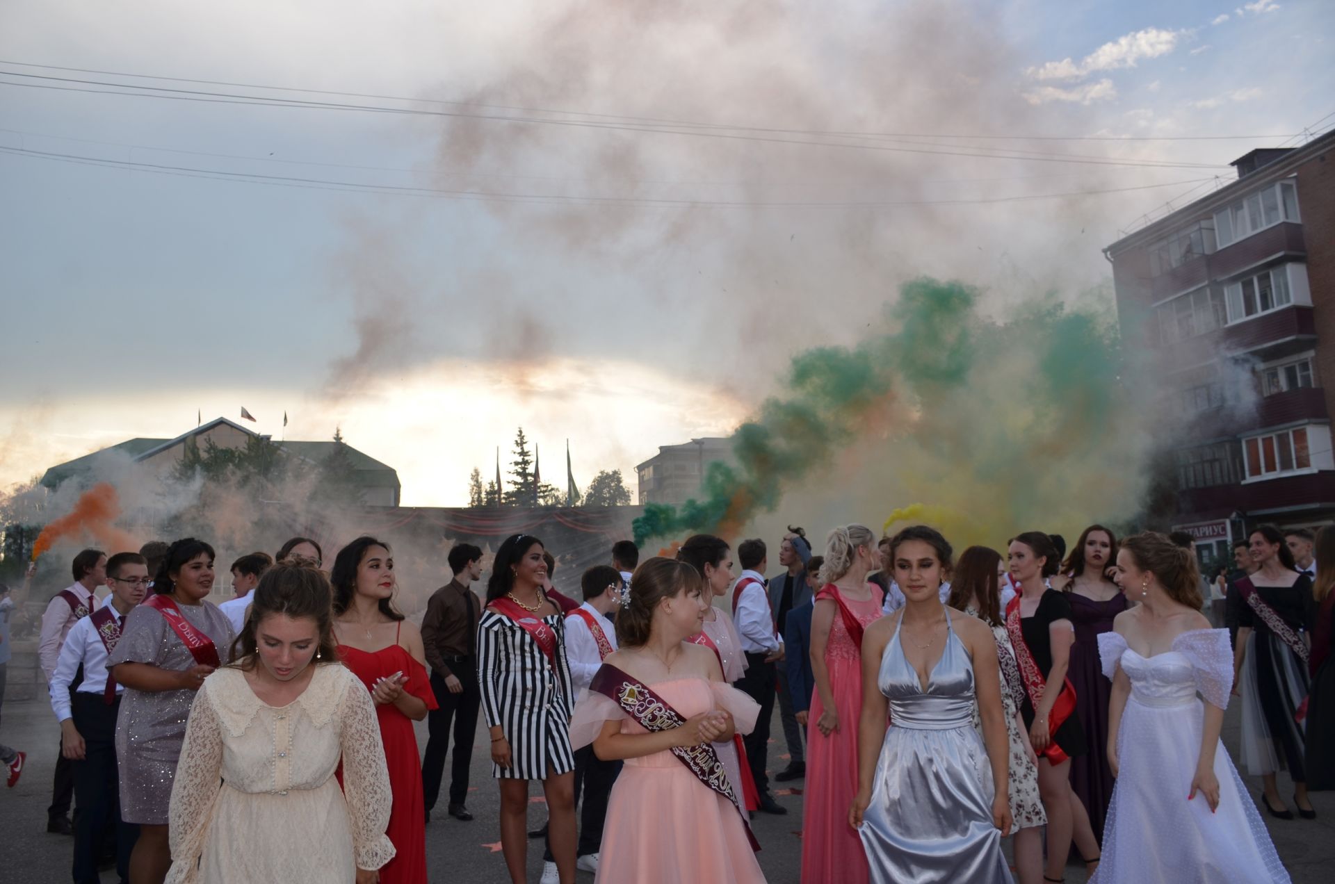 В Агрызе состоялся выпускной бал для одиннадцатиклассников
