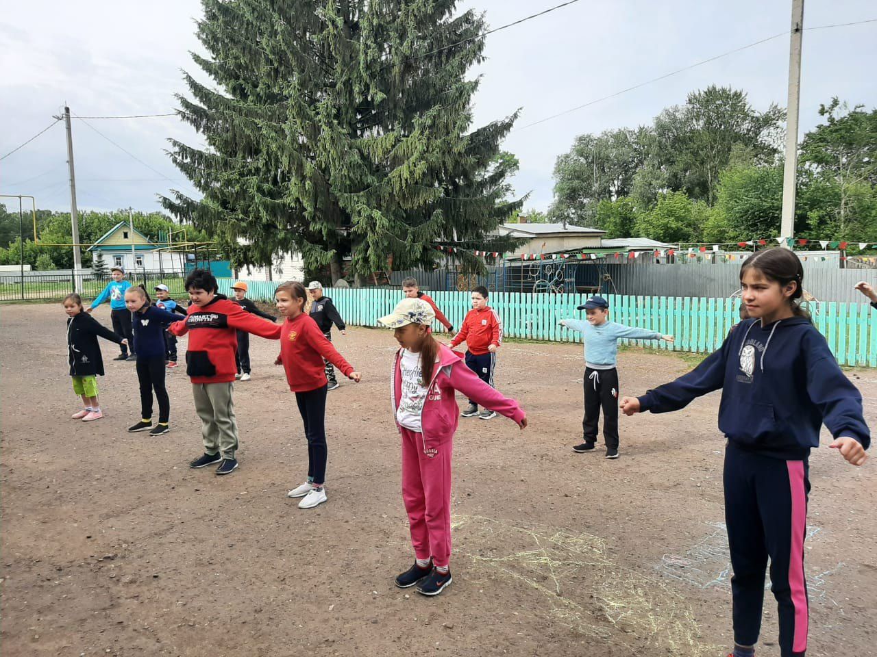 В пришкольном лагере прошел День дружбы