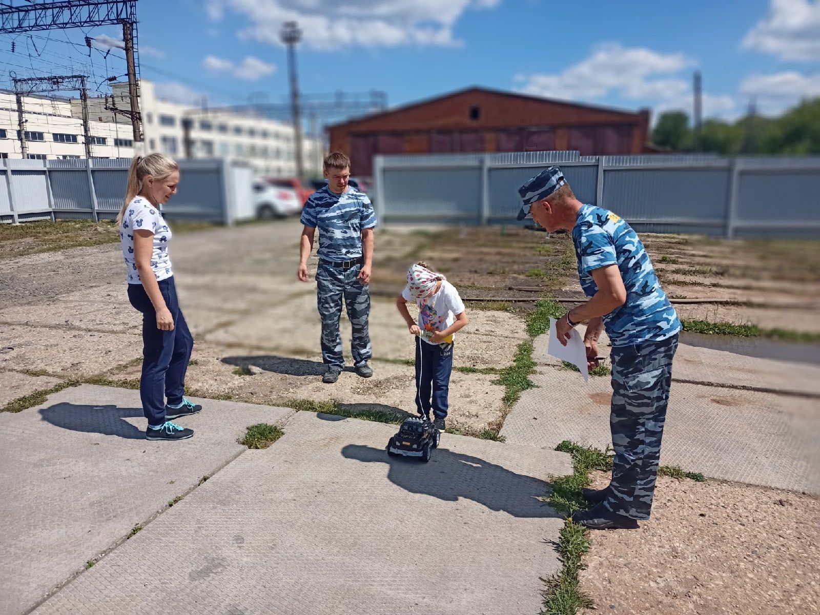 В Агрызе прошел конкурс "Папа, мама, я - мы с пожарными друзья"