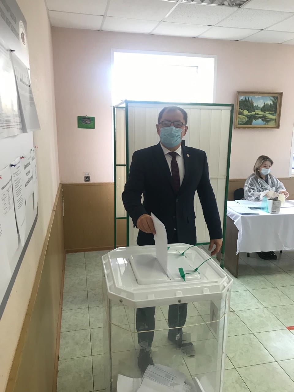 Глава района принял участие на голосовании в день выборов
