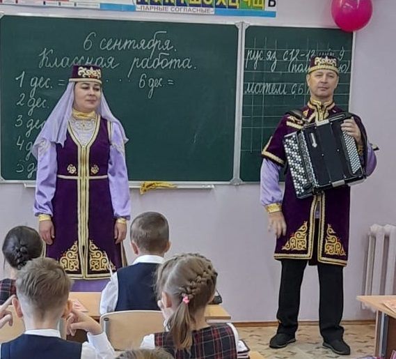 Народный ансамбль гармонистов "Комеш телле гармун" встретился с учащимися школы №3