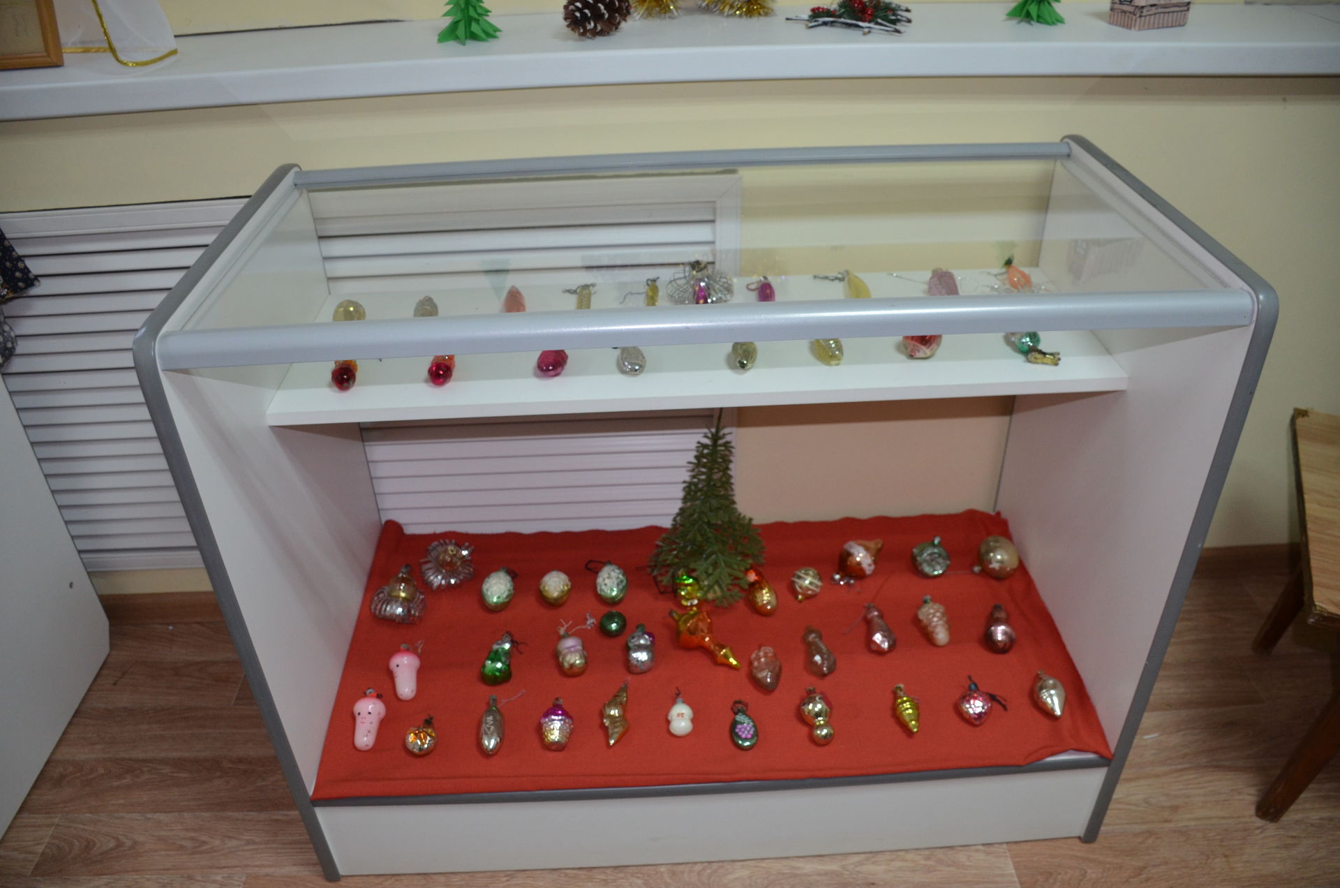 Работники районного музея организовали выставку советских елочных игрушек