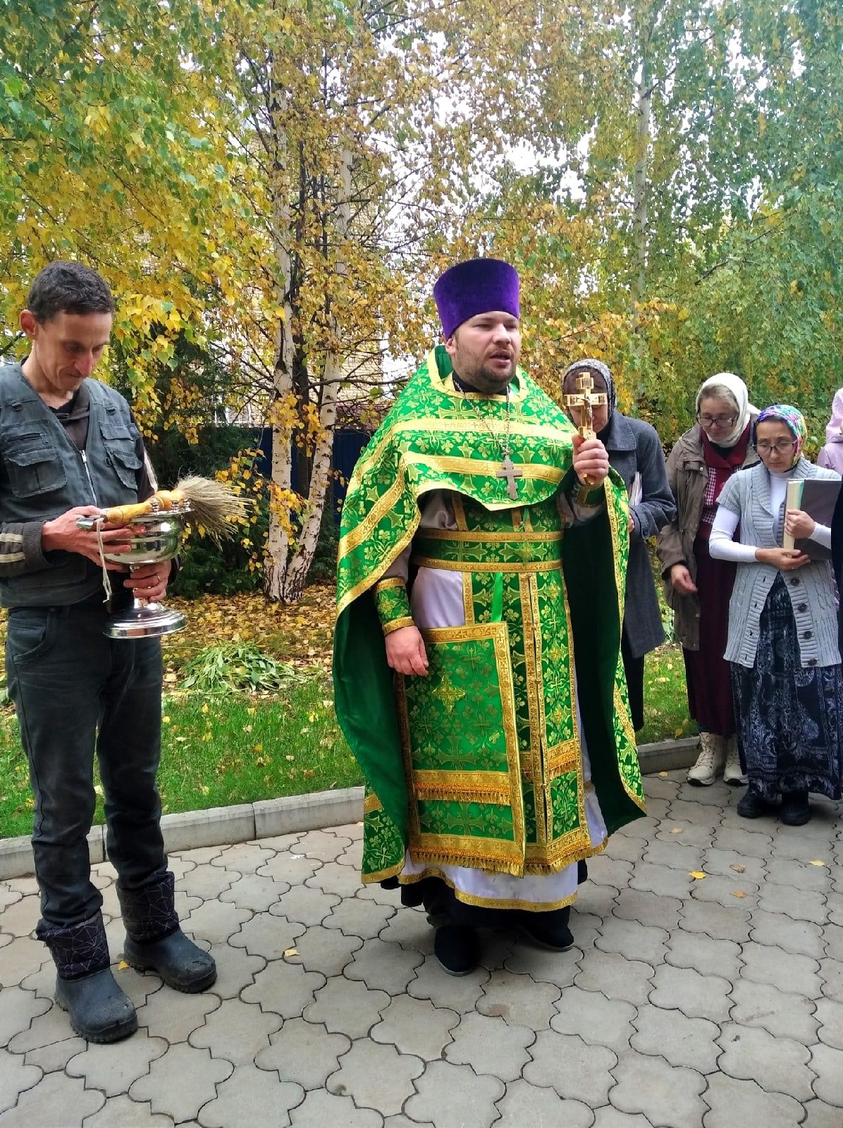 В Сарсак-Омгу прибыли мощи первых Казанских архиереев (ФОТО)