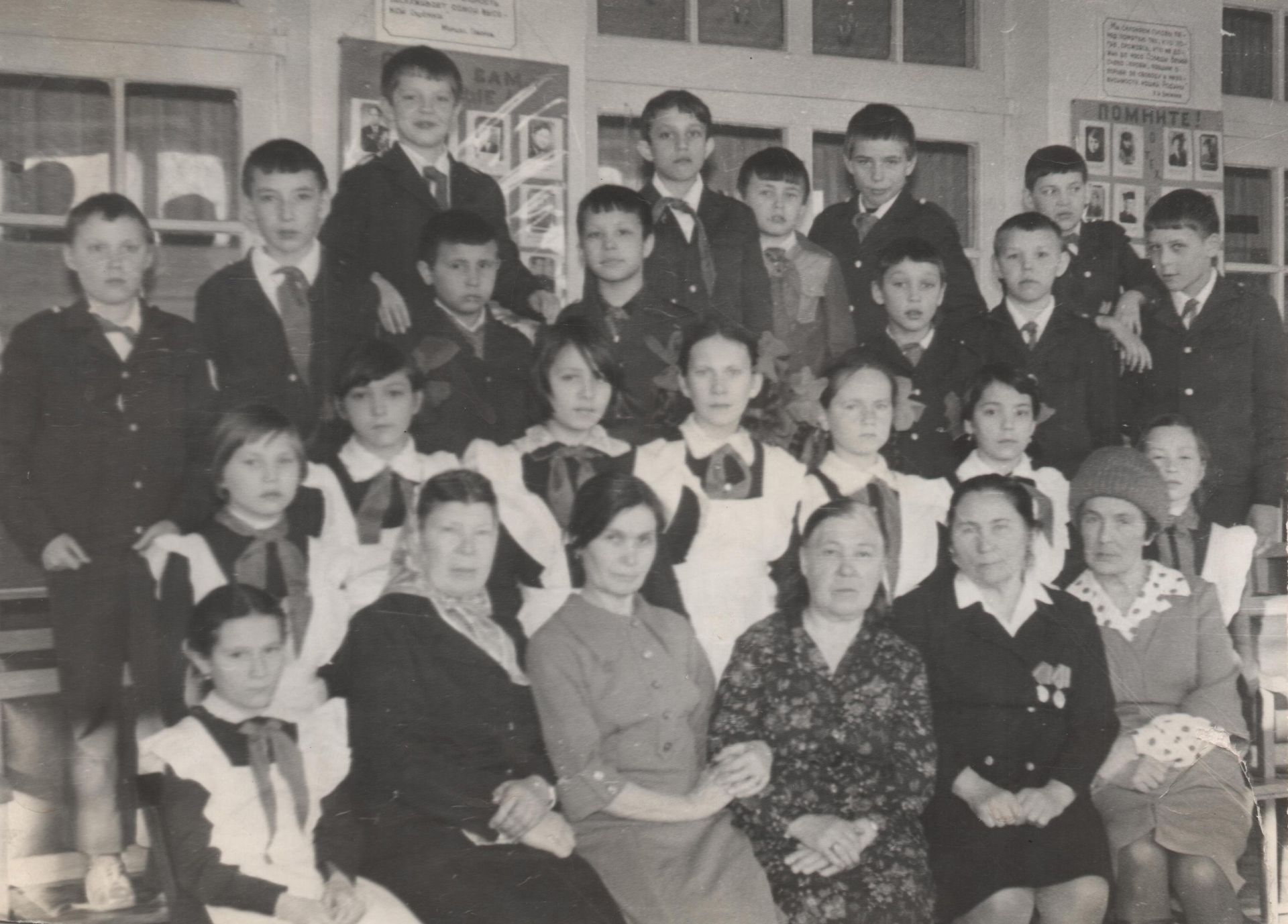 Музей Агрызского района делится ретро-фотографиями учителей