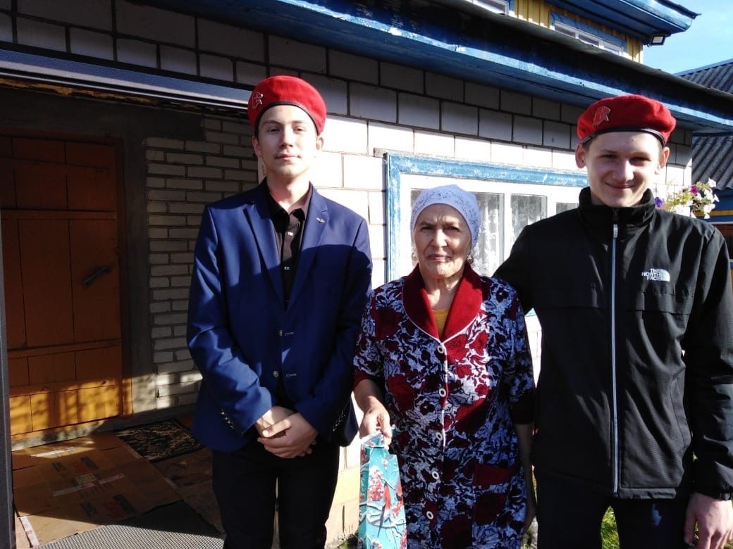Кучуковские школьники поздравили ветеранов педагогического труда