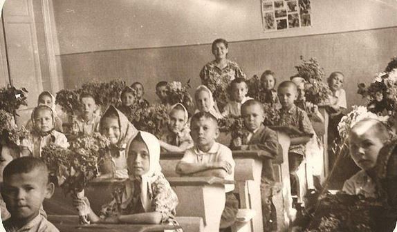 Музей Агрызского района делится ретро-фотографиями учителей