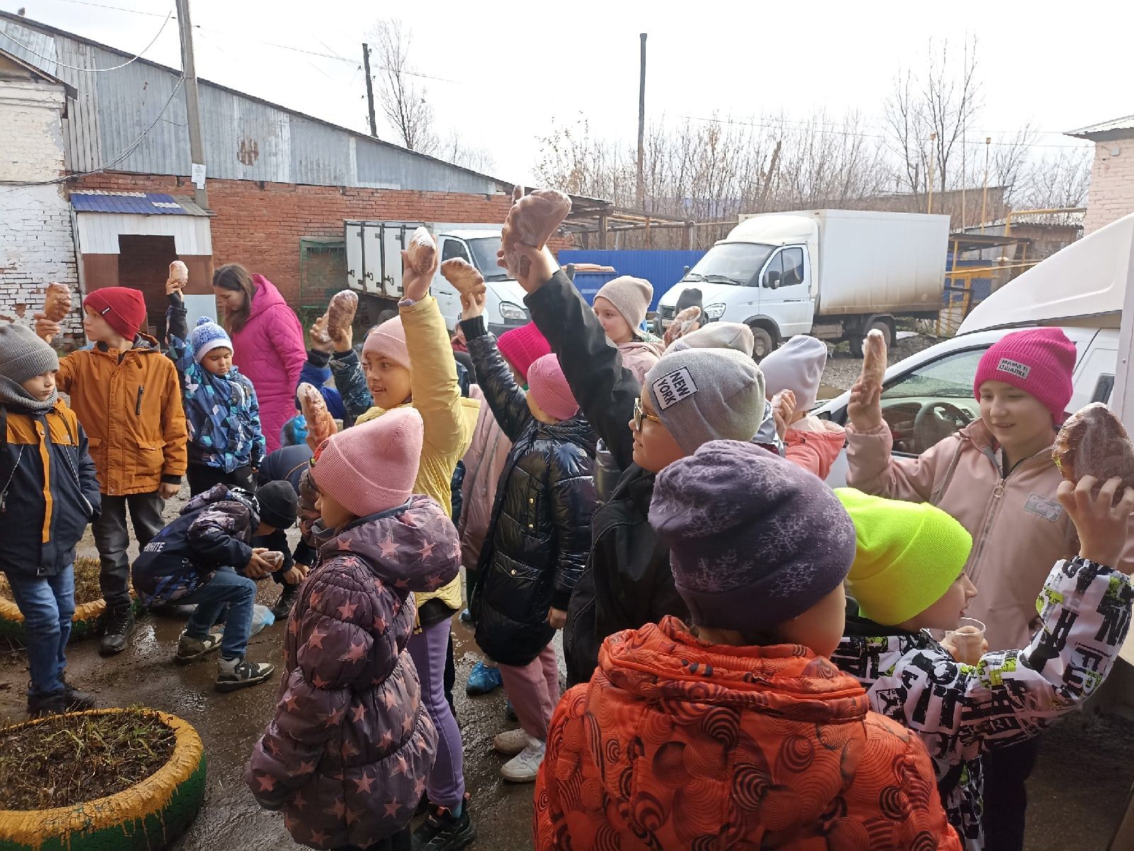 Школьники Агрыза побывали в цехе по производству хлеба