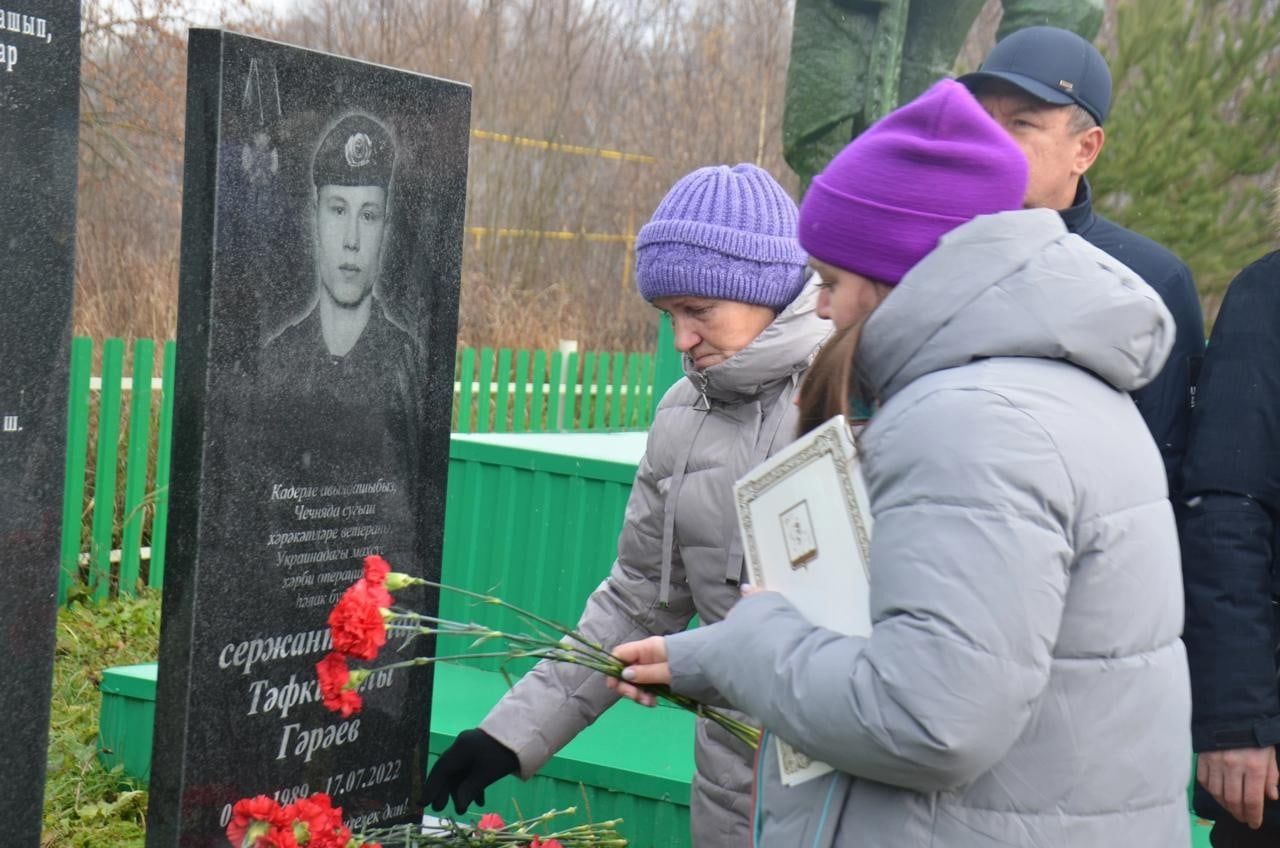 В Табарлях почтили память сержанта Ленара Гараева, погибшего в ходе СВО на Украине