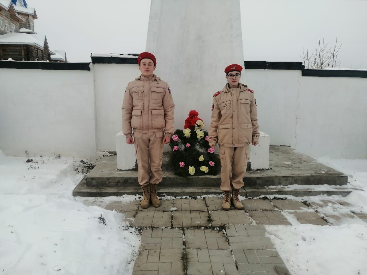 В Сарсак-Омге увековечили имена земляков, погибших в ходе специальной военной операции