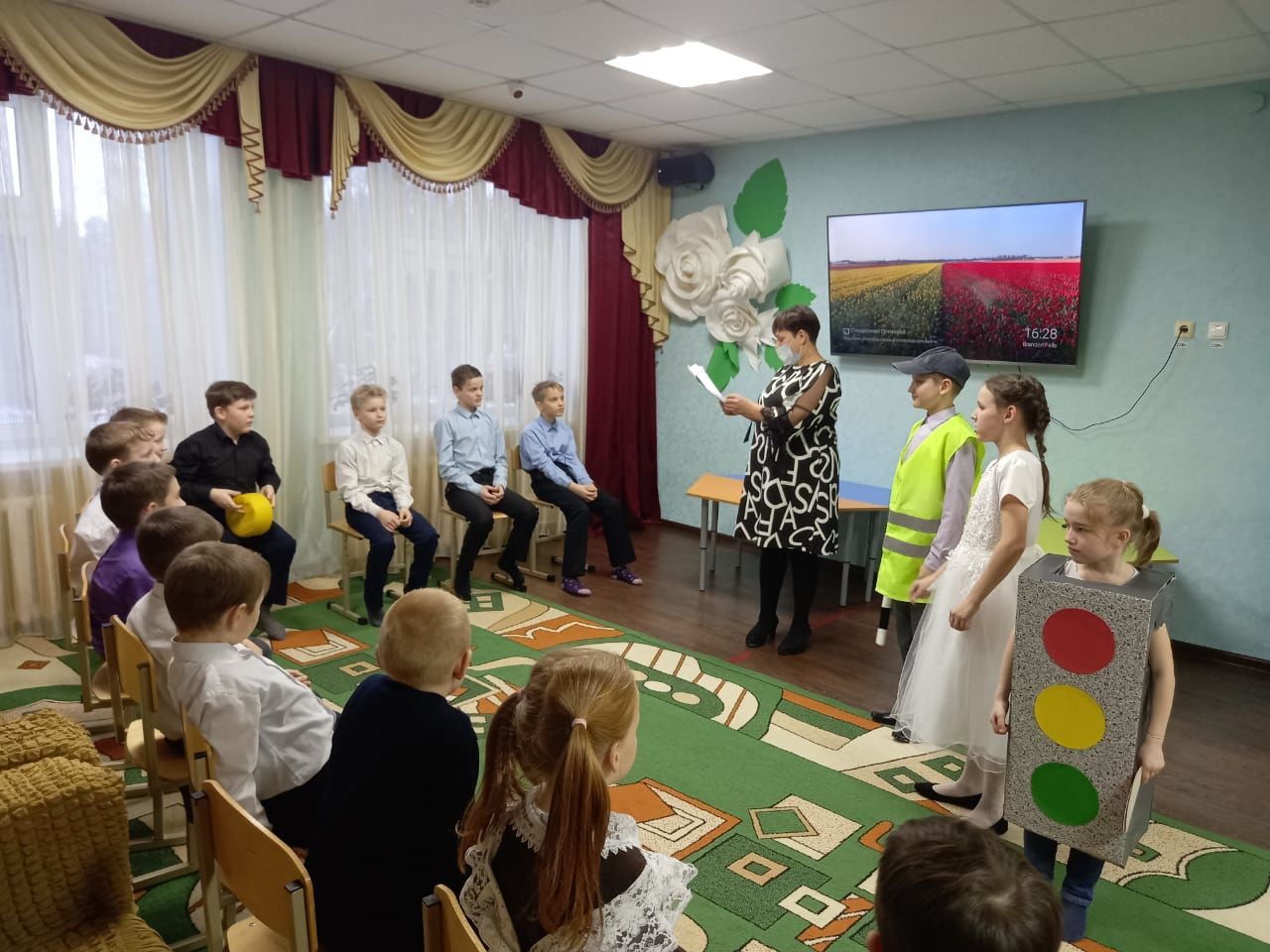 Воспитанникам социального приюта "Ласка" напомнили о правилах дорожного движения