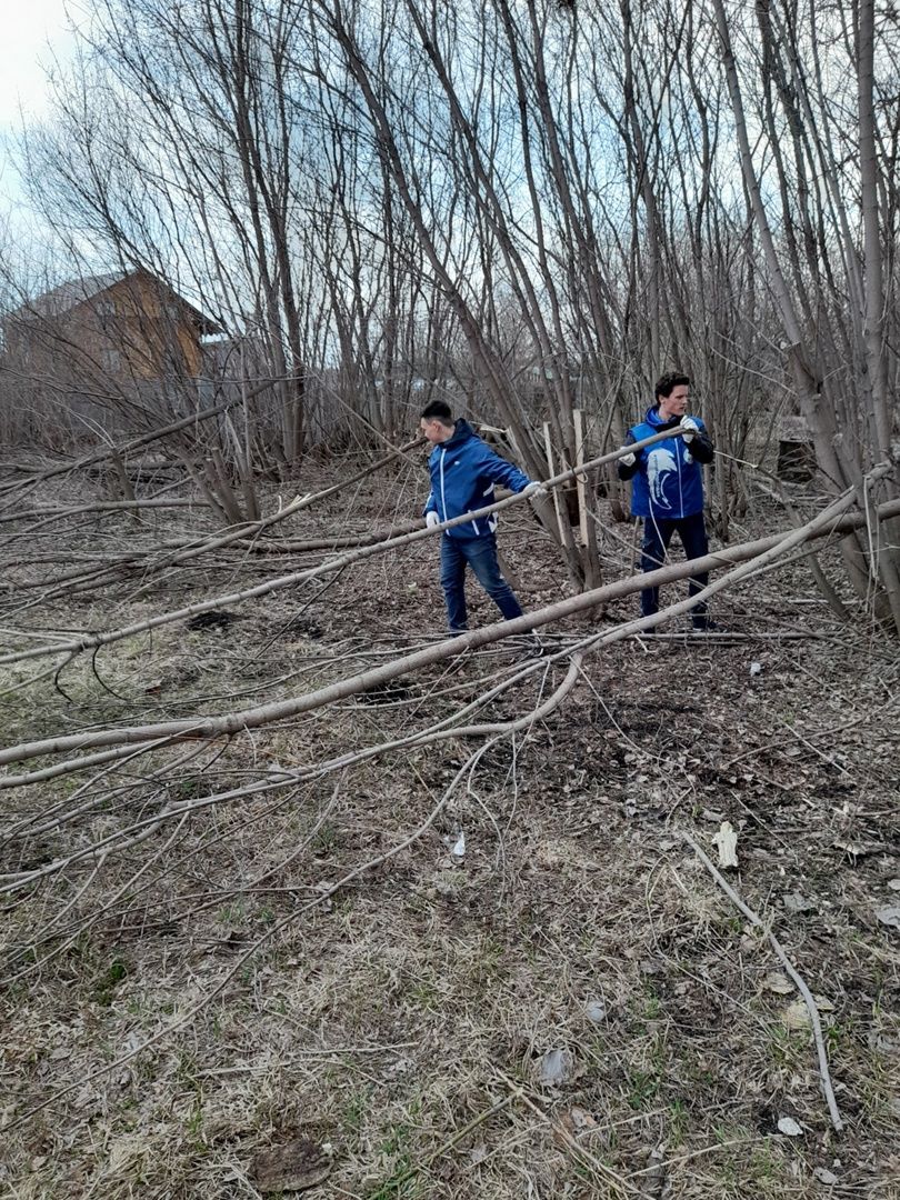 Активисты очистили территорию бывшего Ленинского парка