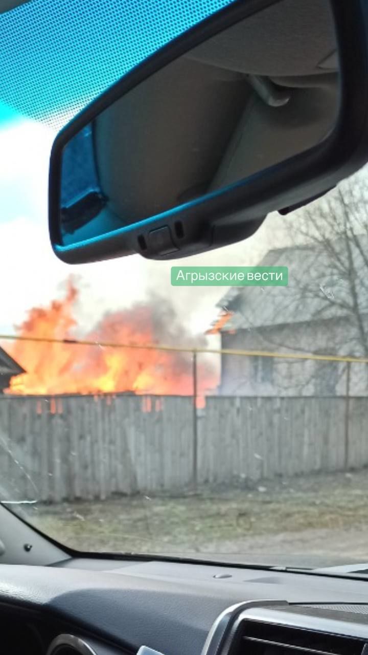 Появились фотографии с места пожара в Агрызском районе