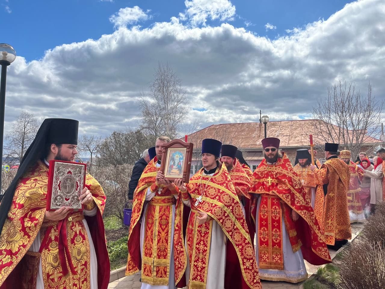 В агрызском храме состоялась торжественная литургия с участием митрополита Казанского и Татарстанского Кирилла