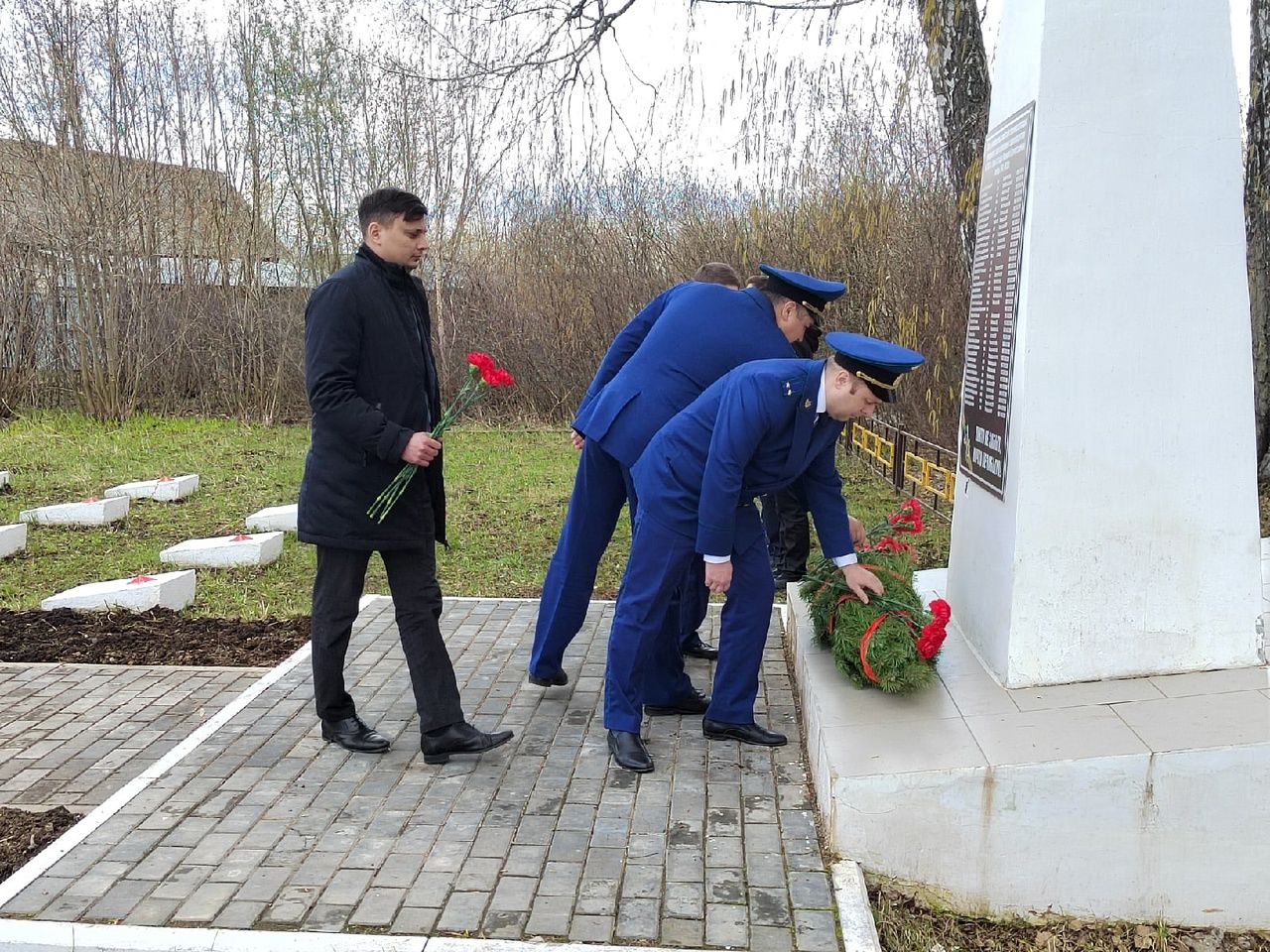 В Агрызе почтили минутой молчания павших на войне