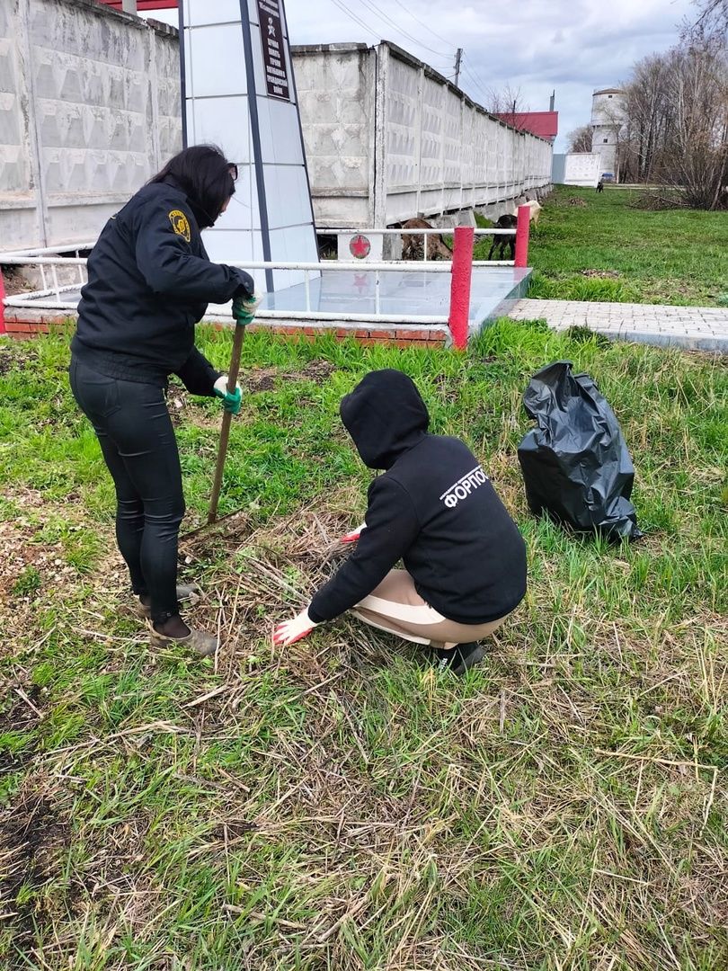 В Агрызе почтили минутой молчания павших на войне