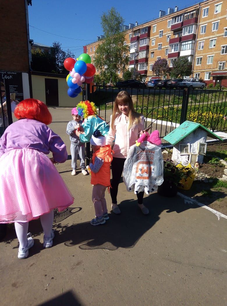 В детском саду Агрыза детей встречают клоуны (ФОТО)