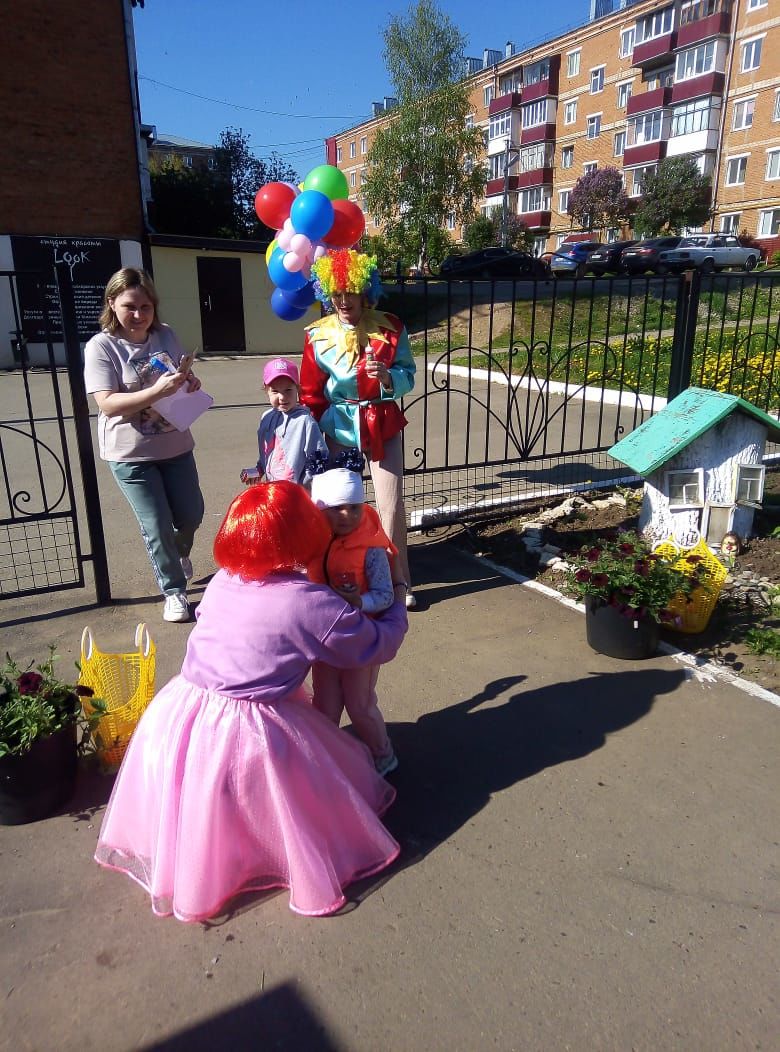 В детском саду Агрыза детей встречают клоуны (ФОТО)