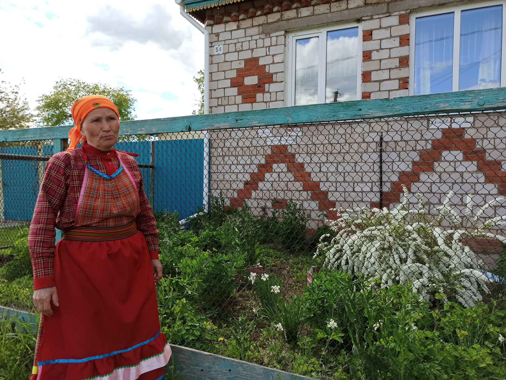 Мария Артемьева сшила к Семыку более сорока платьев