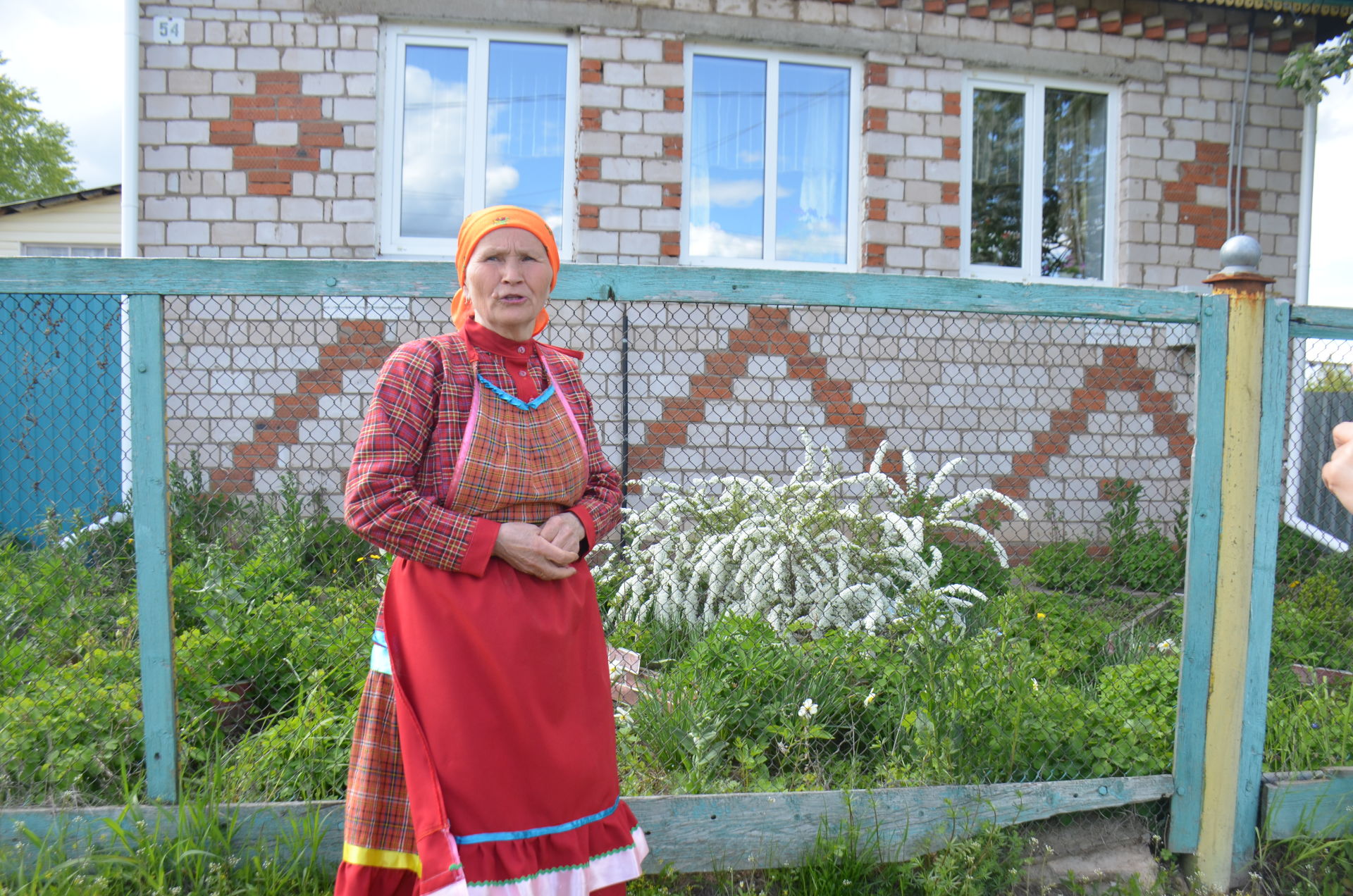 Мария Артемьева сшила к Семыку более сорока платьев