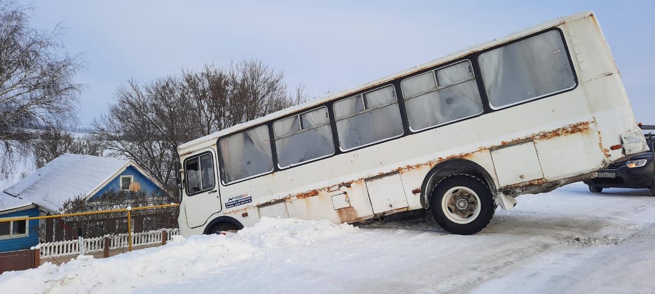 В Татарстане автоинспекторы оказали помощь участникам дорожного движения, попавшим в нештатную дорожную ситуацию