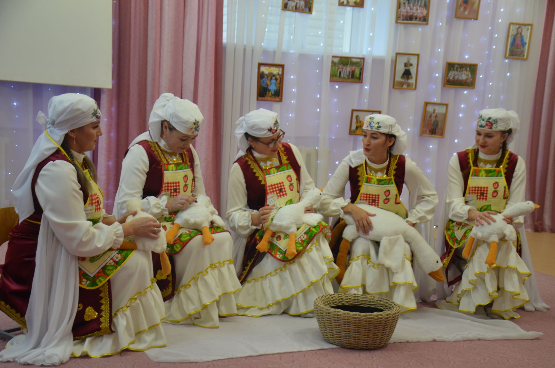 Между городскими детскими садами прошел конкурс «Дружная семья народов» (ФОТО)