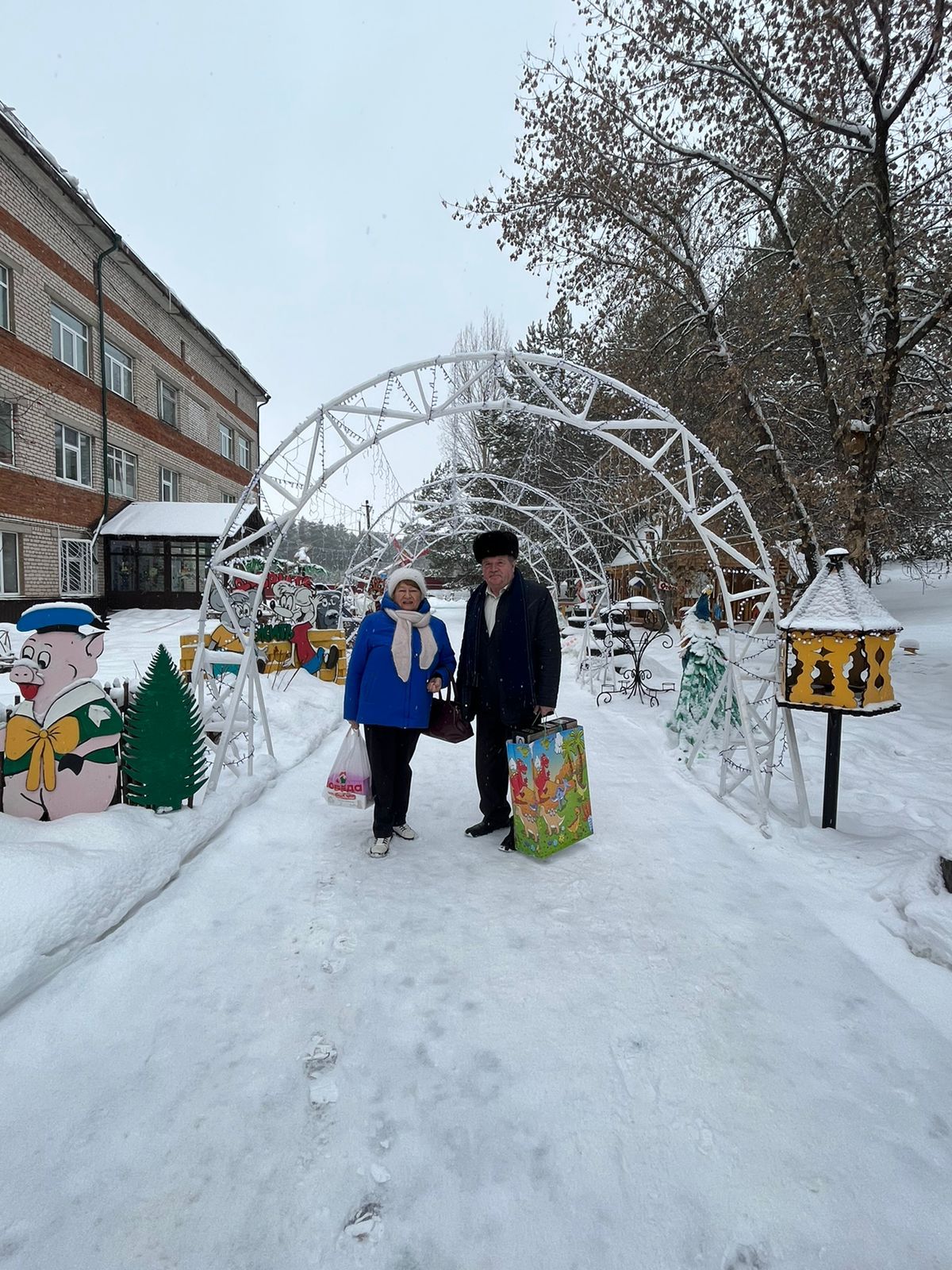 Руководством района вручены новогодние подарки детям из приюта «Ласка»