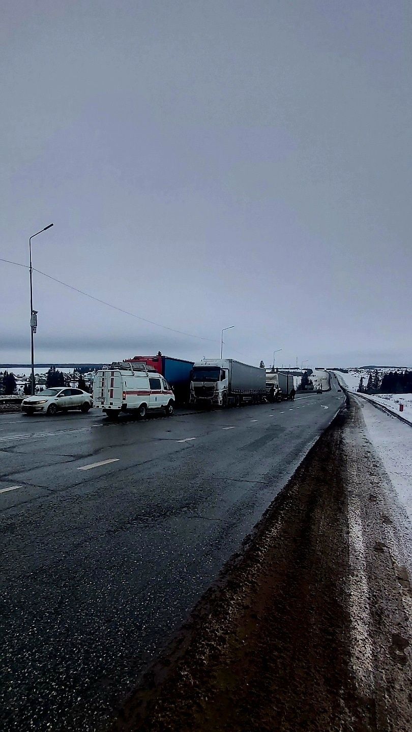 Две фуры столкнулись недалеко от Агрыза