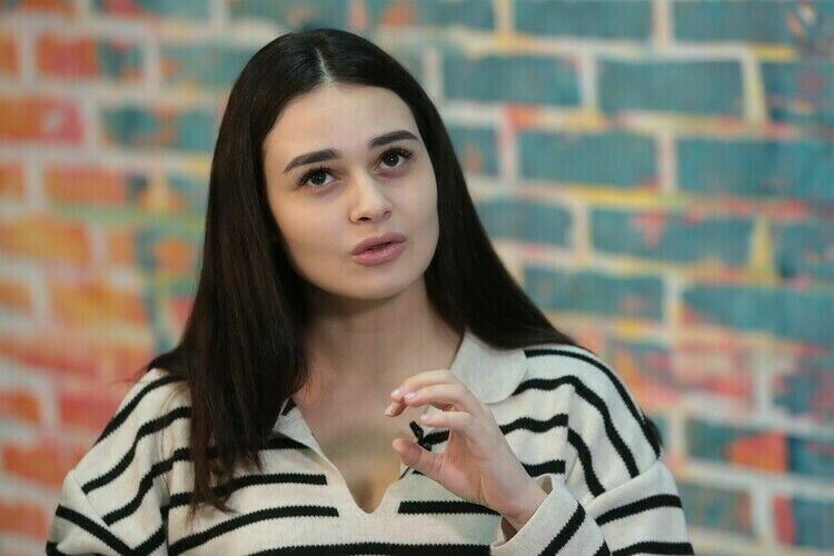 Гөлназ Асаеваның кызы Динә сөйләшә башлаган