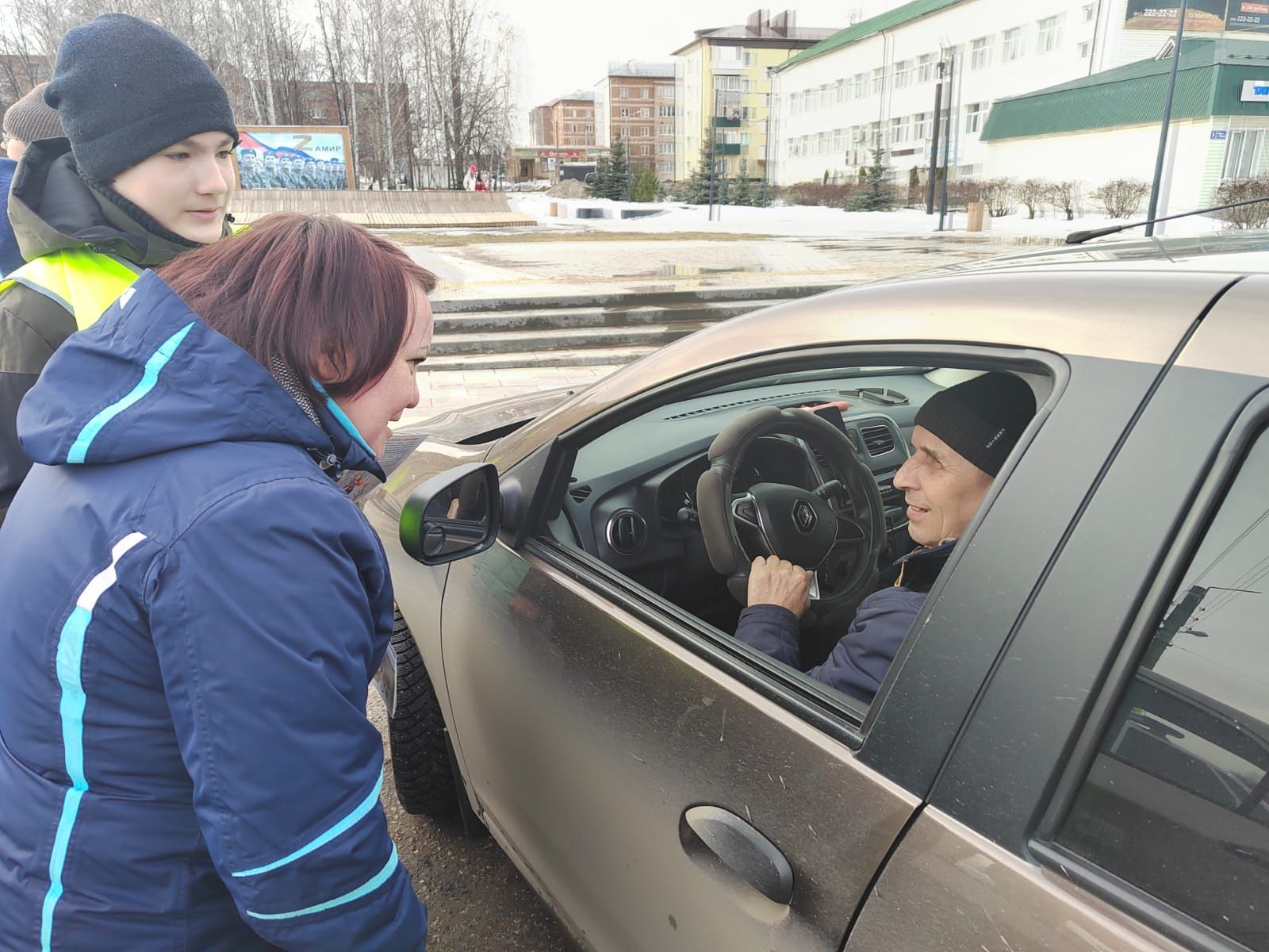 Агрызским водителям напомнили о правилах перевозки детей