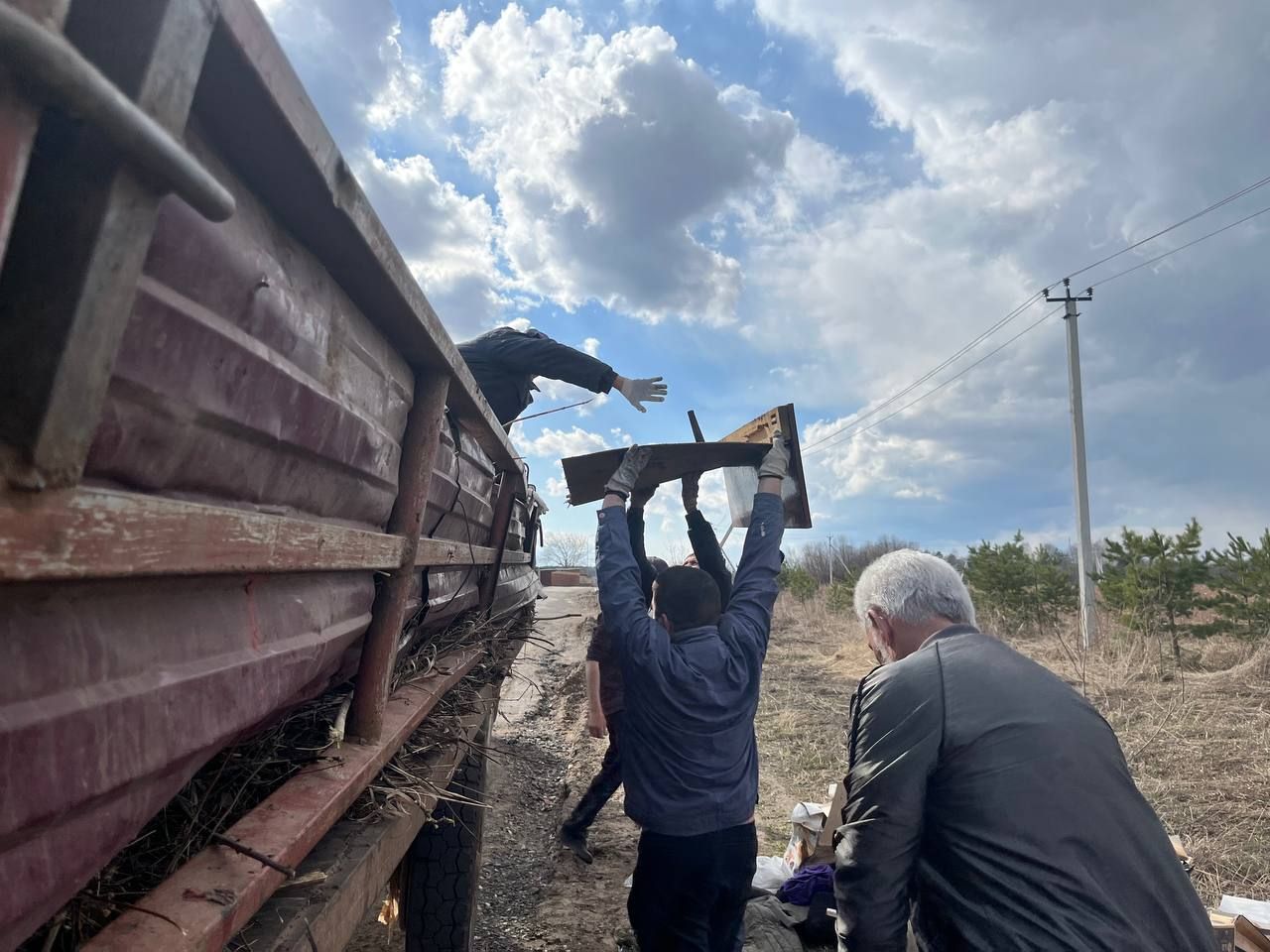 На общегородской субботник вышел весь Агрыз (ФОТОРЕПОРТАЖ)