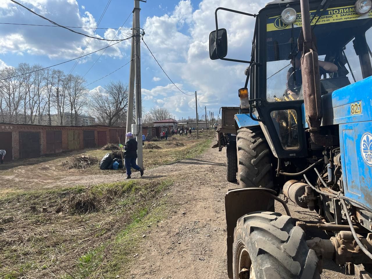 На общегородской субботник вышел весь Агрыз (ФОТОРЕПОРТАЖ)