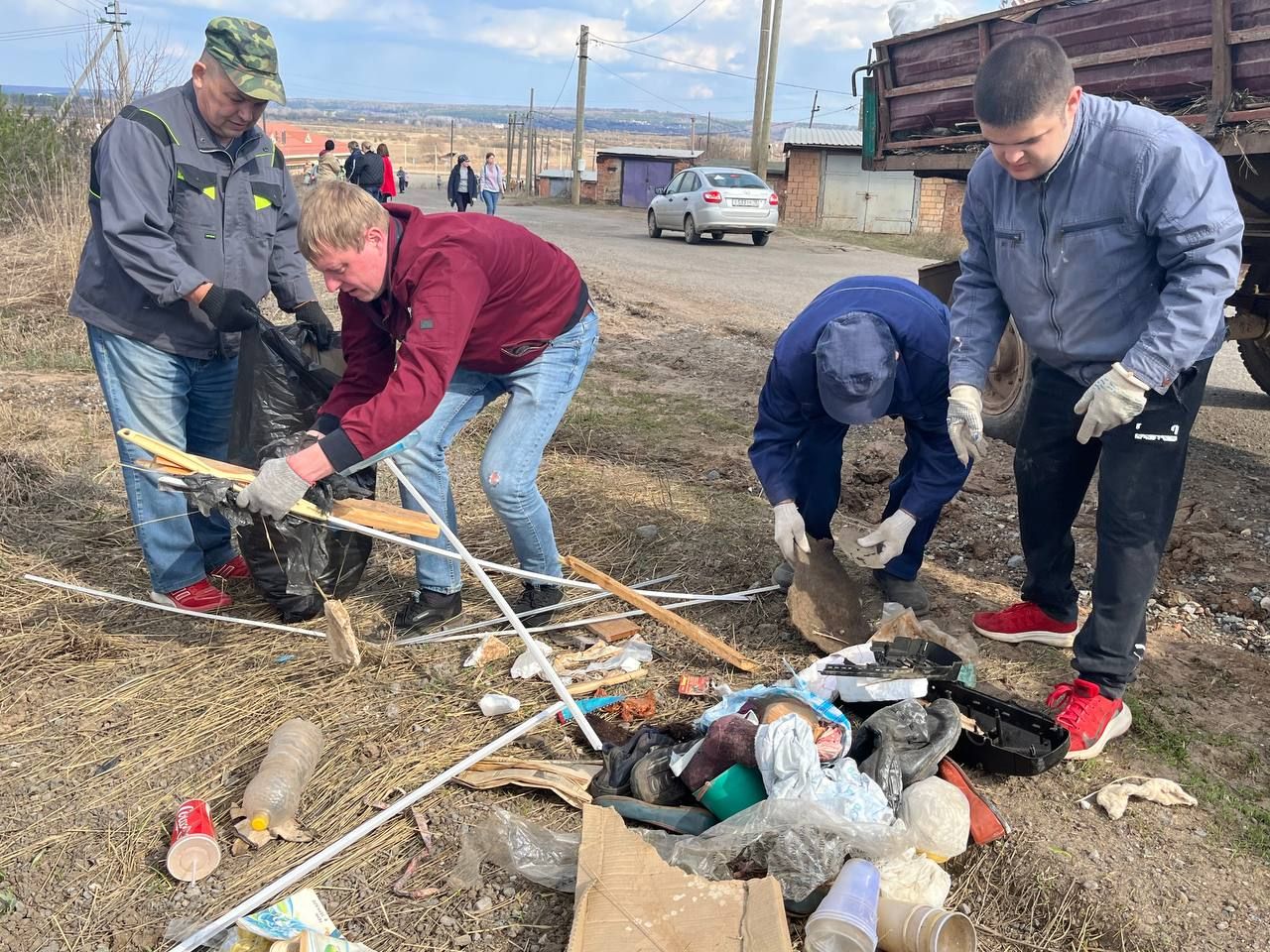 На общегородской субботник вышел весь Агрыз (ФОТОРЕПОРТАЖ)